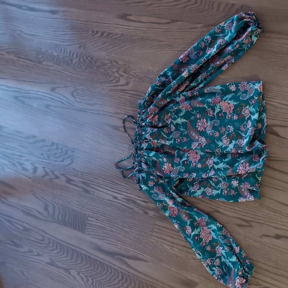 Xhilaration Green Long Sleeved Blouse